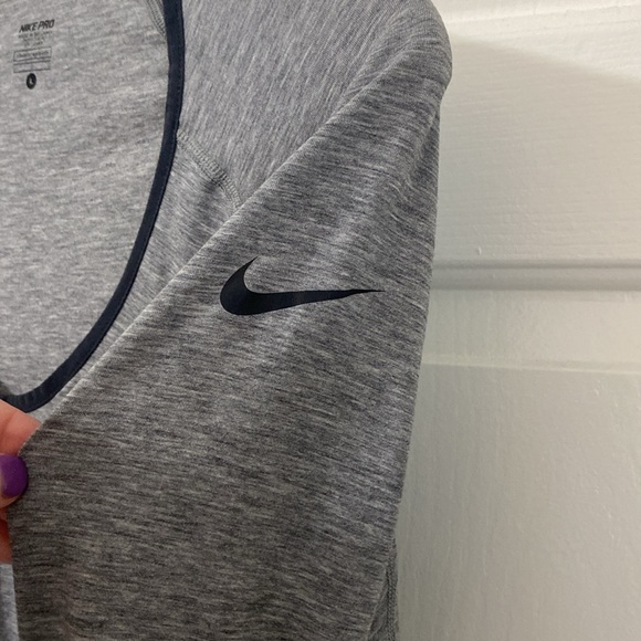Nike long sleeve heathered grey dri-fit fitted athletic top - size large - Picture 3 of 8